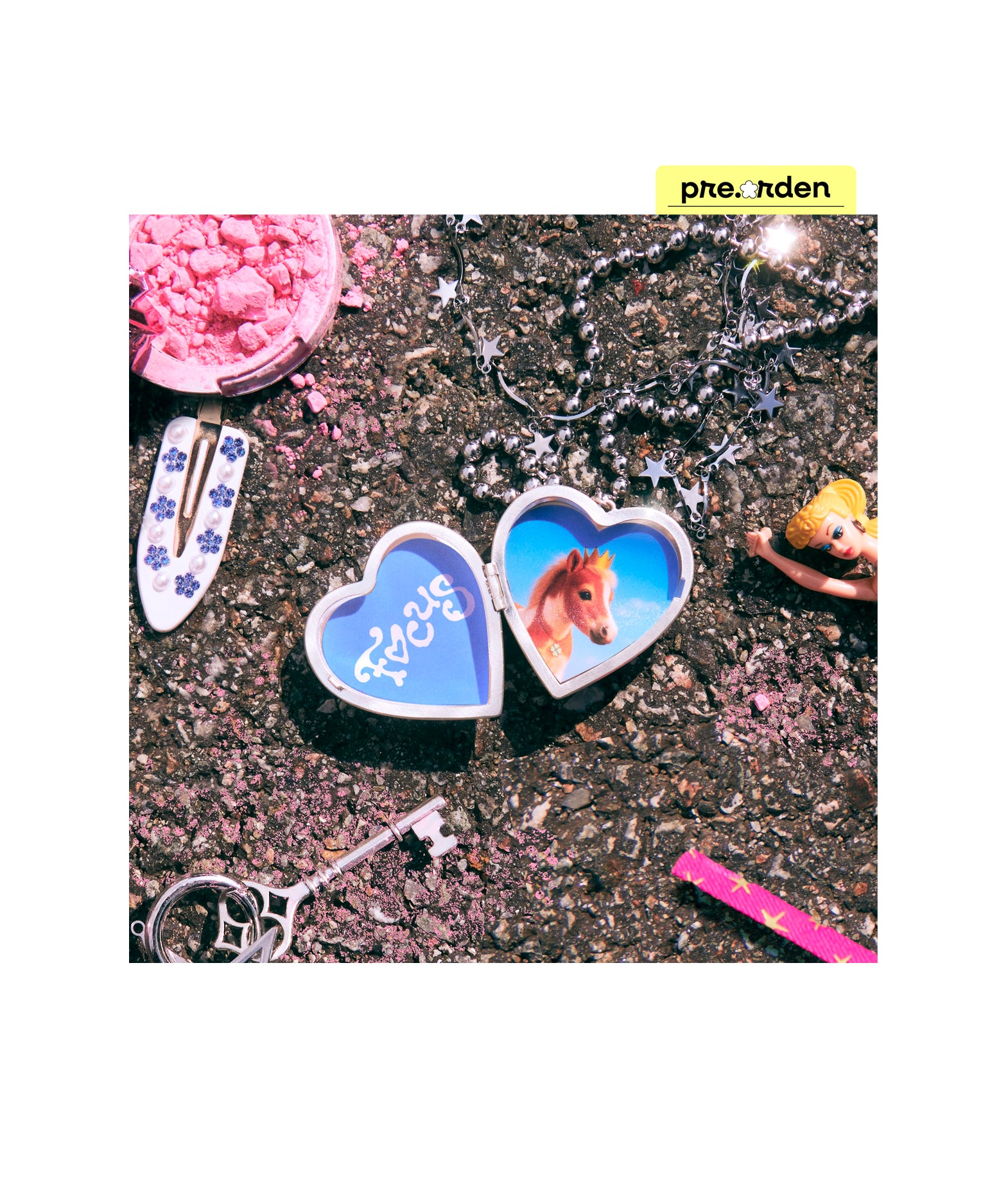 Hearts2Hearts - FOCUS (Heart Locket ver.)